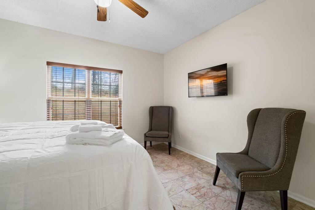 Cozy 4B 2 5B University Home King Beds Jacuzzi 夏洛特 外观 照片