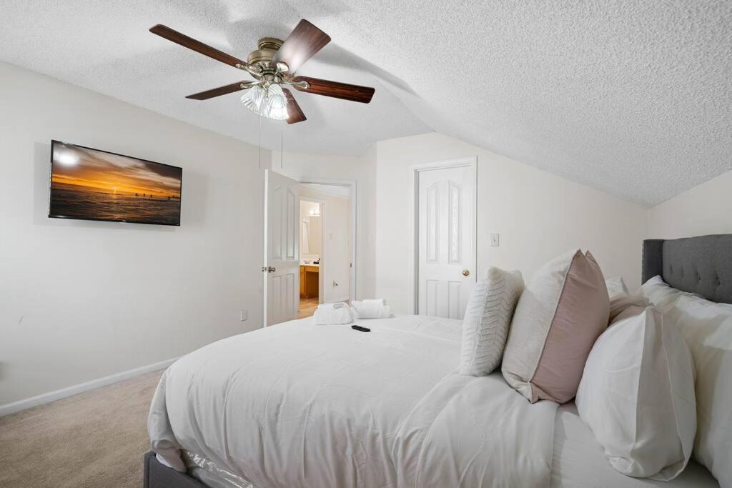 Cozy 4B 2 5B University Home King Beds Jacuzzi 夏洛特 外观 照片