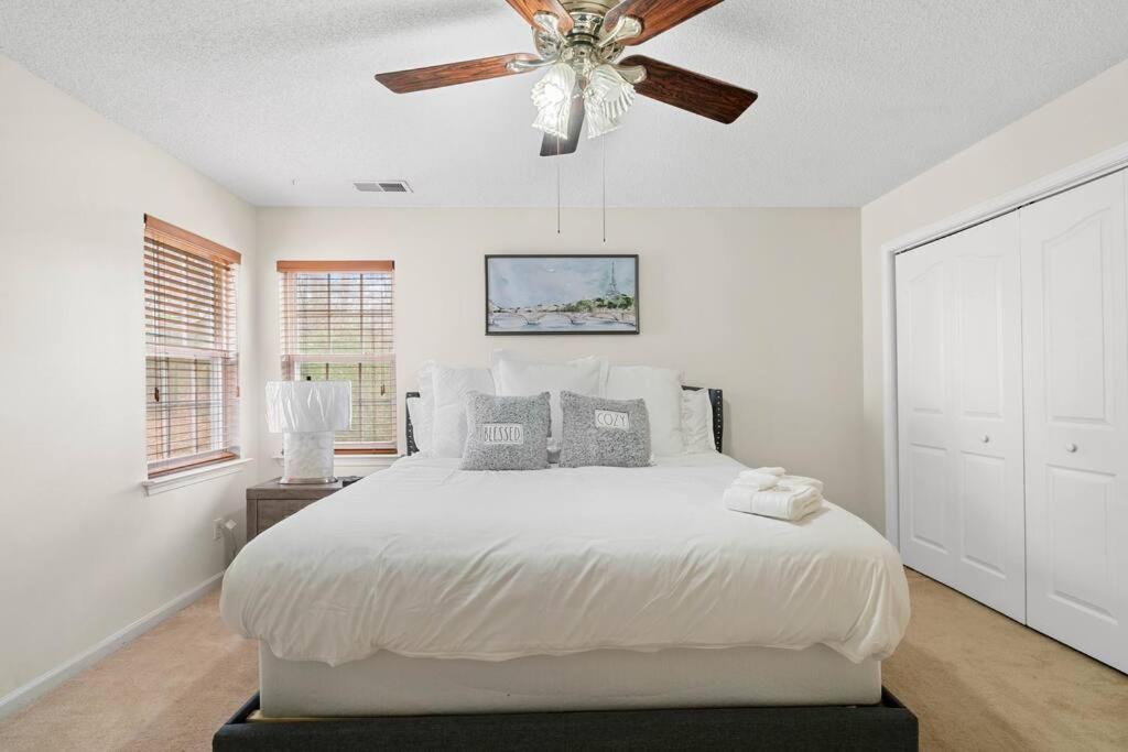 Cozy 4B 2 5B University Home King Beds Jacuzzi 夏洛特 外观 照片